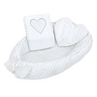 Luxus babafészek párnával és paplannal New Baby Minkyből Szívecske fehér