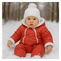 Téli kezeslábas kapucnival és fülekkel New Baby Pumi red raspberry
