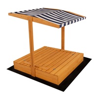 Zárható fa homokozó padokkal és tetővel gyerekeknek Baby Mix 120x120 cm kék-fehér
